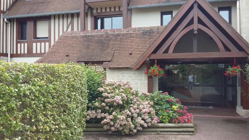 Апартаменты Les Manoirs Довиль Экстерьер фото